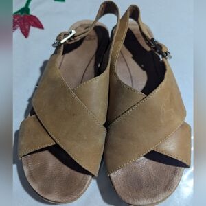 Ugg Women's Tan SlingbackCross‑Strap Sandals